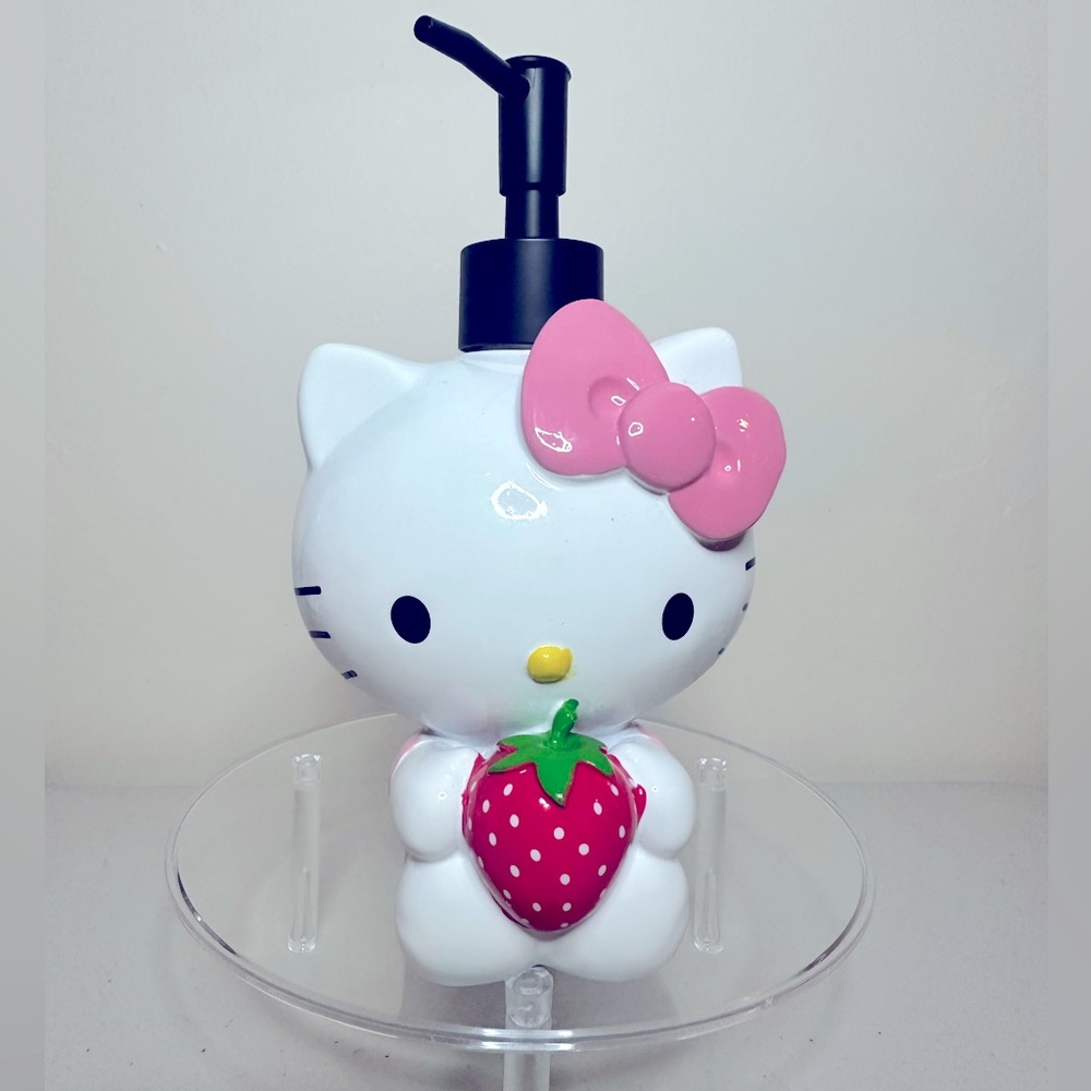 Hello Kitty Soap Dispenser - Strawberry